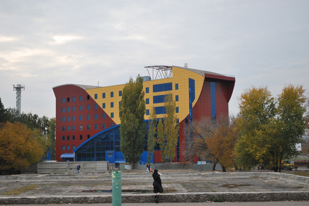 Вид на аквапарк со стороны ул. Переверткина в Воронеже фото