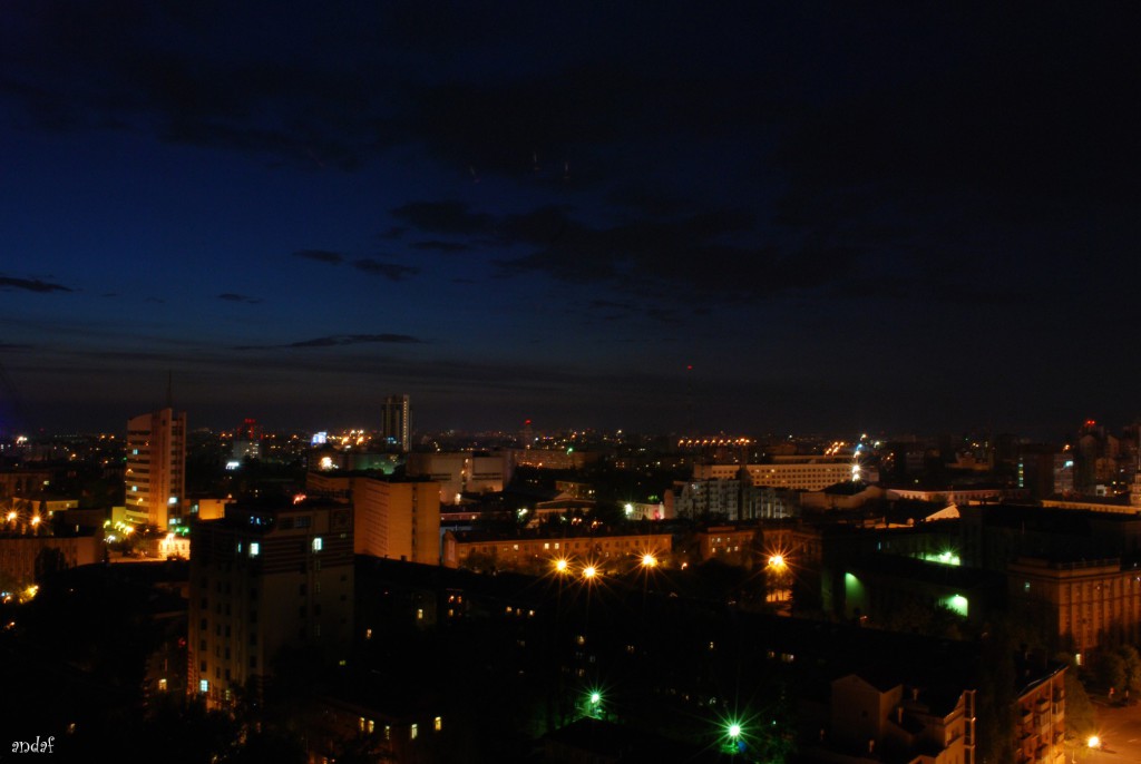 Вид ночью на правобережную часть города Воронежа фото