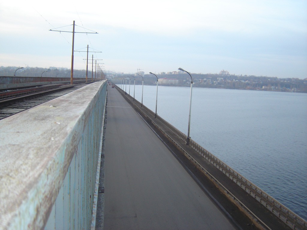 Вид на автомобильную часть Северного моста в Воронеже фото
