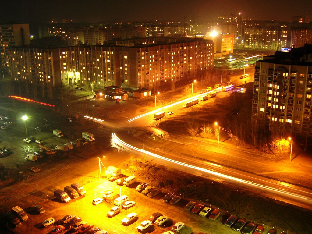 Вид ночью на улицу 60-й Армии в Северном районе Воронежа фото