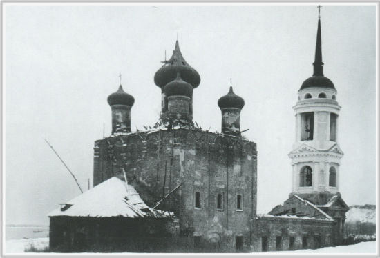 Разрушенная Адмиралтейская церковь город Воронеж 1990-е  годы фото