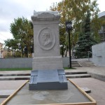 Памятник Никитину в литературном некрополе в Воронеже фото