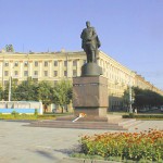 Памятник Черняховскому в Воронеже фото