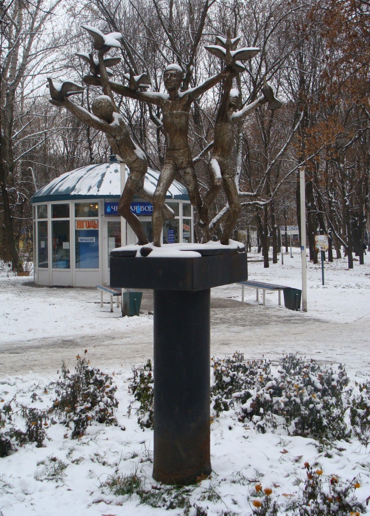 Памятник пионерам в Воронеже фото