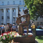 Памятник Высоцкому в Воронеже фото