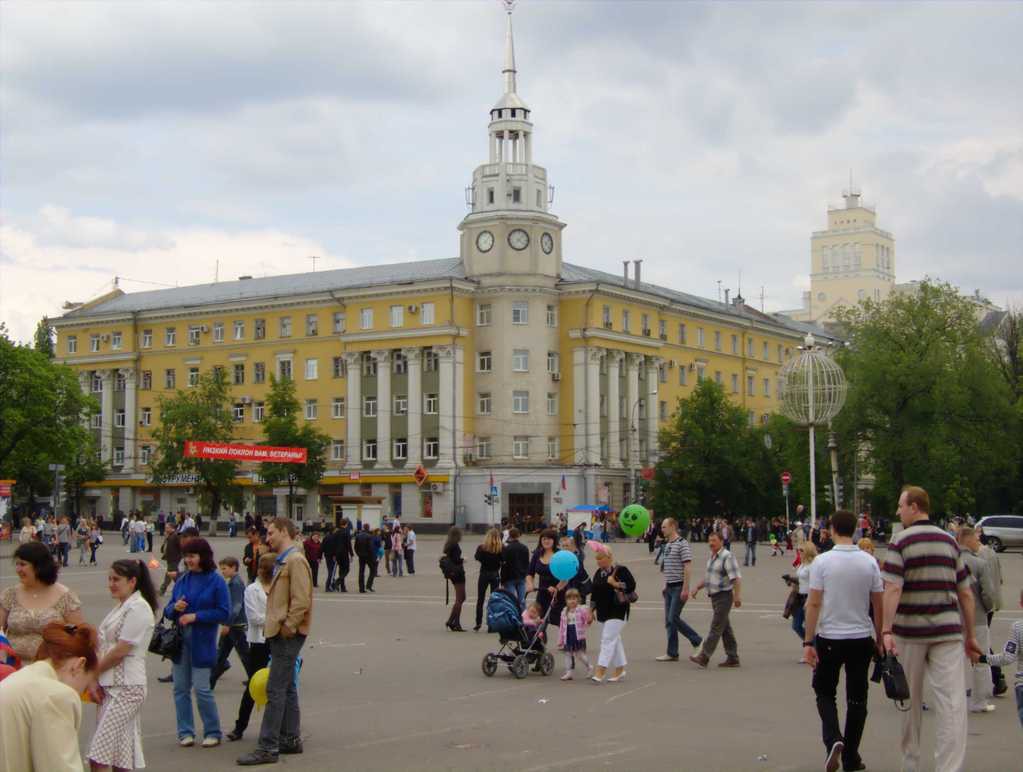 Площадь Ленина и бывшая гостиница "Воронеж" фото