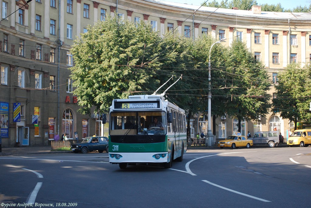Троллейбус на пл.Черняховского в Воронеже фото